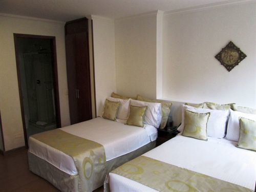 Ayenda 1068 Plaza 36 Hotel Bogota Exterior photo