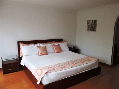 Ayenda 1068 Plaza 36 Hotel Bogota Exterior photo
